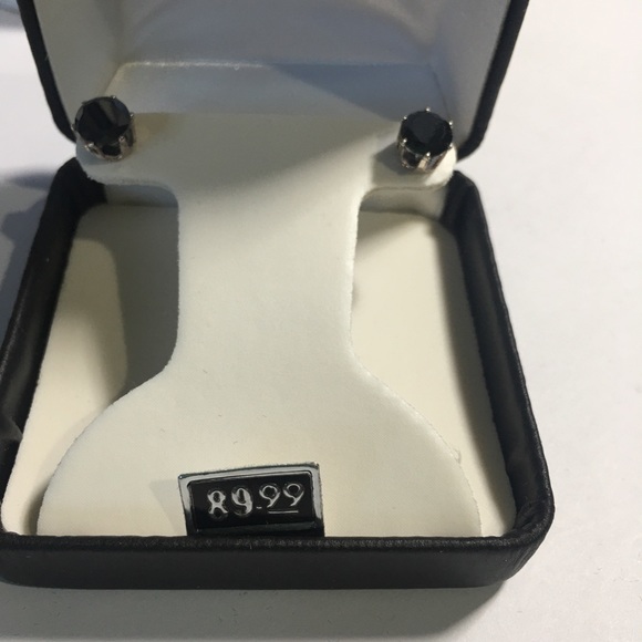 New Beatiful Black Diamond Stud Earring - Picture 3 of 4